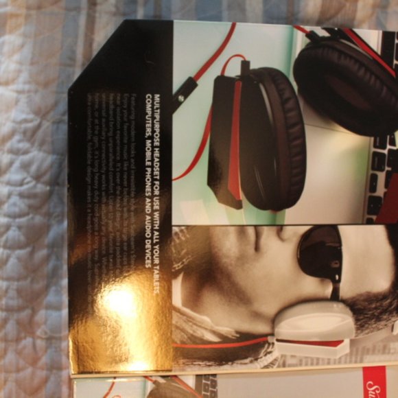 ⭐️CLEARANCE SALE⭐️💖HOST PICK💖 Stereo Bass Headphones with mic - Picture 11 of 13